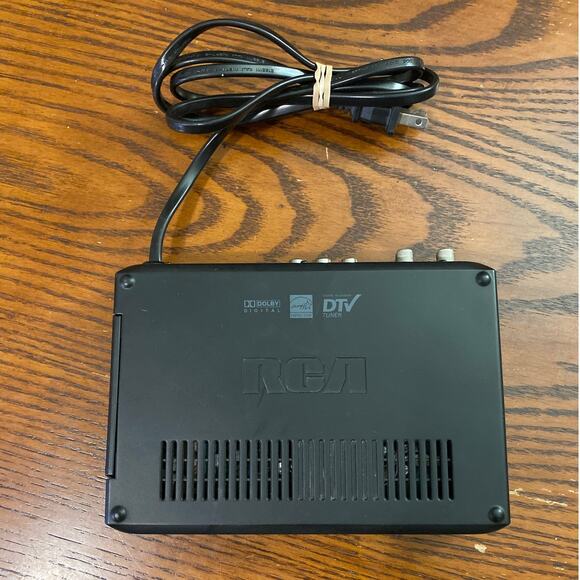 RCA DTA800B1 Digital-to-Analog TV Converter Box NO REMOTE - Picture 1 of 8
